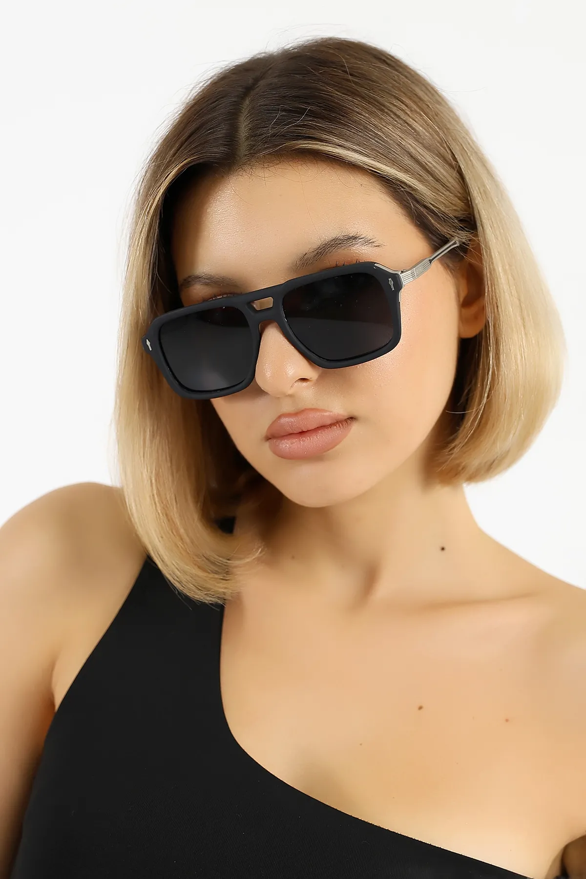 Kadın UV400 Mat Siyah Retro Güneş Gözlüğü WP25-34 C2 M Kadın UV400 Mat Siyah Retro Güneş Gözlüğü WP25-34 C2 M
