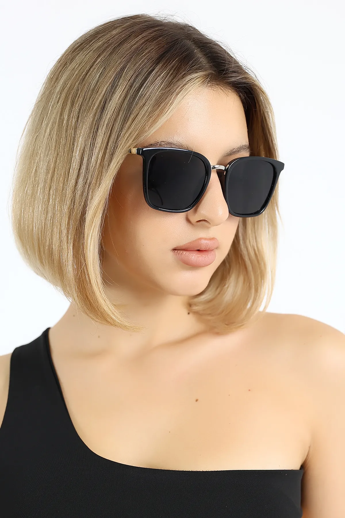 Kadın Oval Siyah UV400 Güneş Gözlüğü Gold Sap WP25-28 C2 Kadın Oval Siyah UV400 Güneş Gözlüğü Gold Sap WP25-28 C2