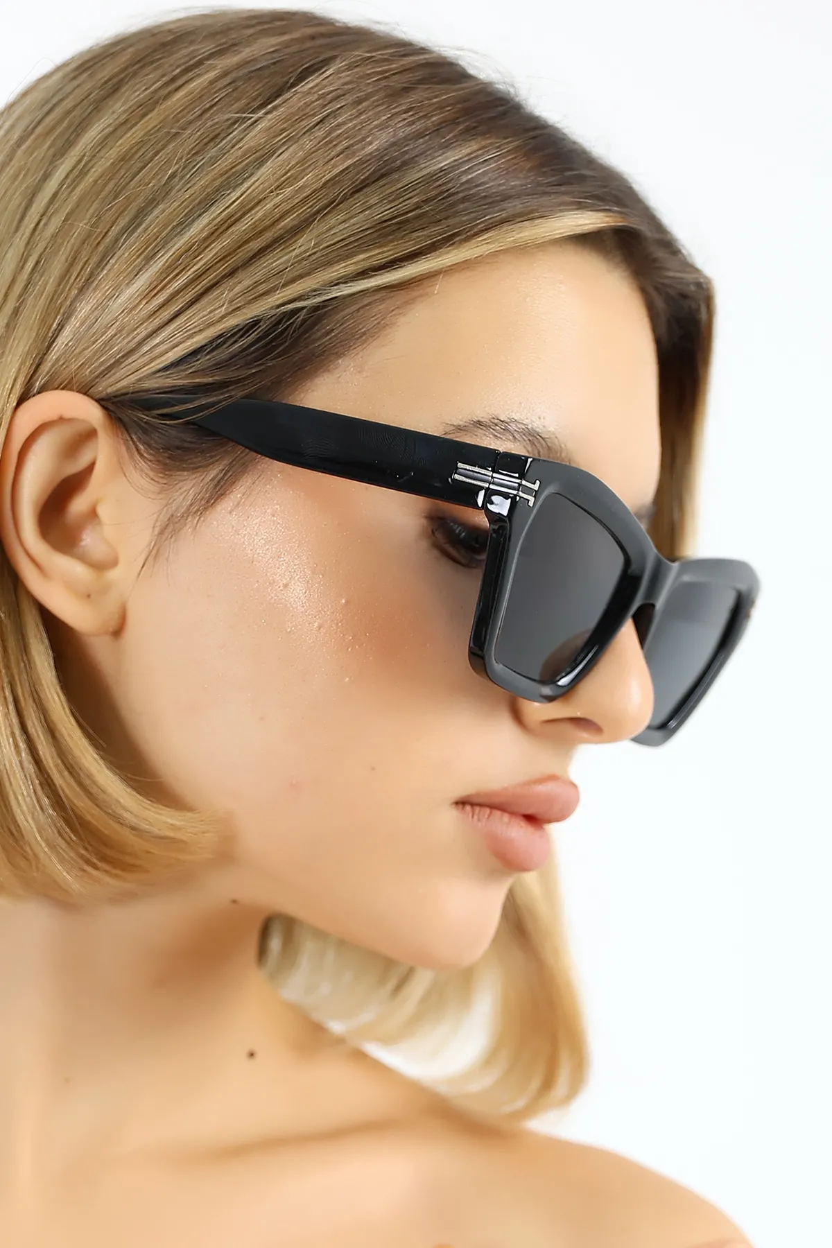 Kadın UV400 Siyah Cat Eyes Güneş Gözlüğü Gümüş Detay 25-18 C2 Kadın UV400 Siyah Cat Eyes Güneş Gözlüğü Gümüş Detay 25-18 C2