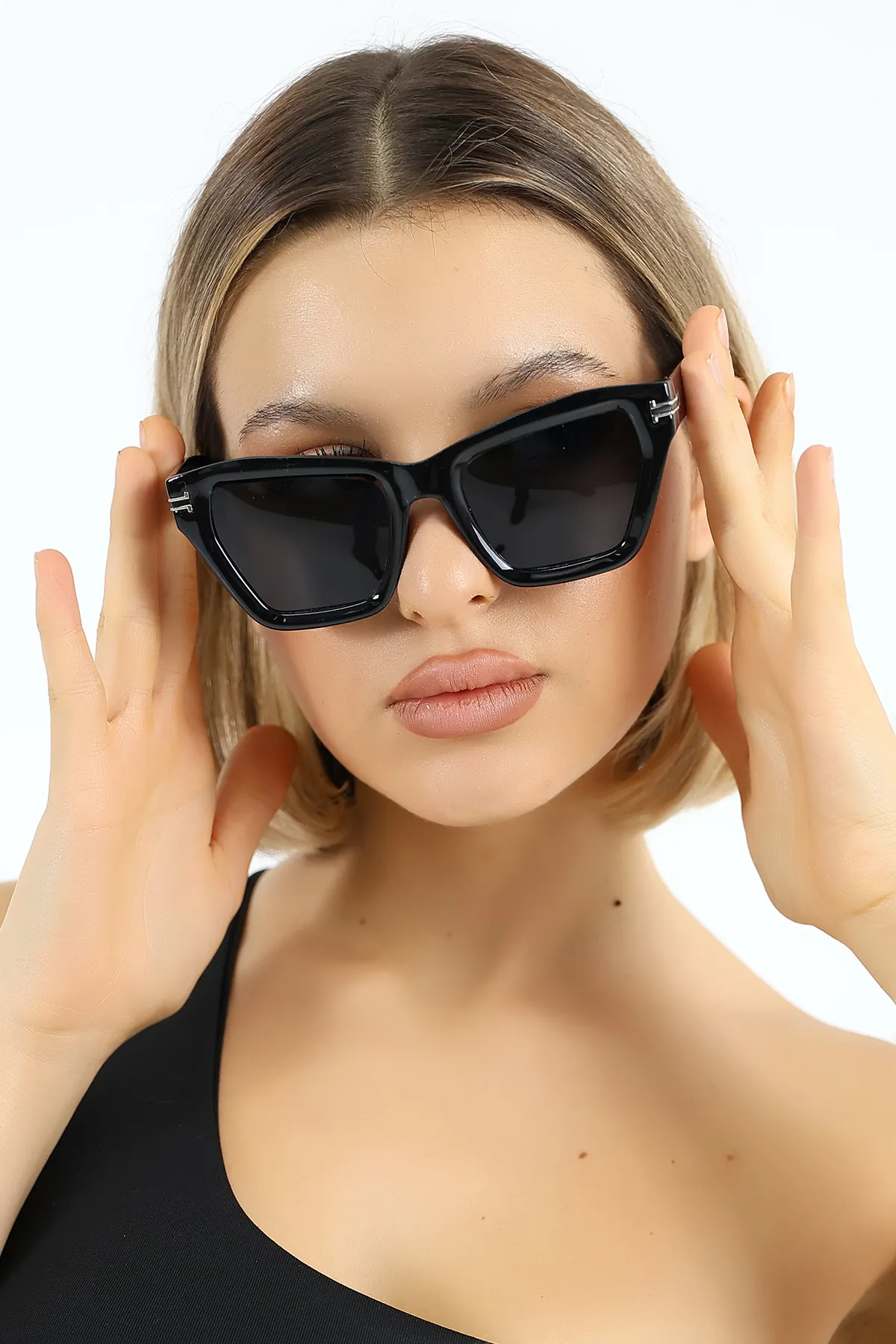 Kadın UV400 Siyah Cat Eyes Güneş Gözlüğü Gümüş Detay 25-18 C2 Kadın UV400 Siyah Cat Eyes Güneş Gözlüğü Gümüş Detay 25-18 C2