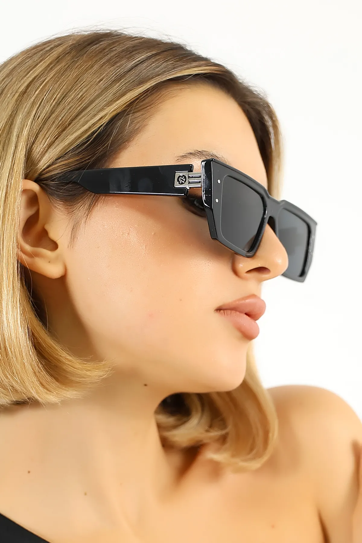 Kadın UV400 Geometrik Siyah Güneş Gözlüğü WP25-26 C2 Kadın UV400 Geometrik Siyah Güneş Gözlüğü WP25-26 C2