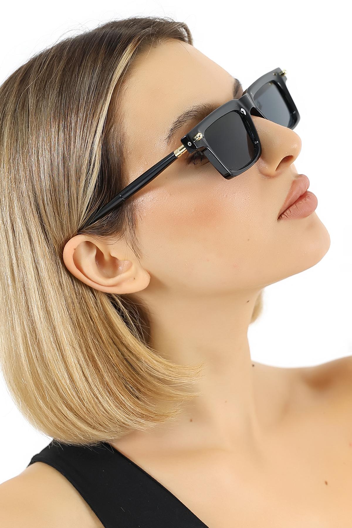 Kadın Siyah Dikdörtgen UV400 Güneş Gözlüğü Gold Detay 25-19 C2