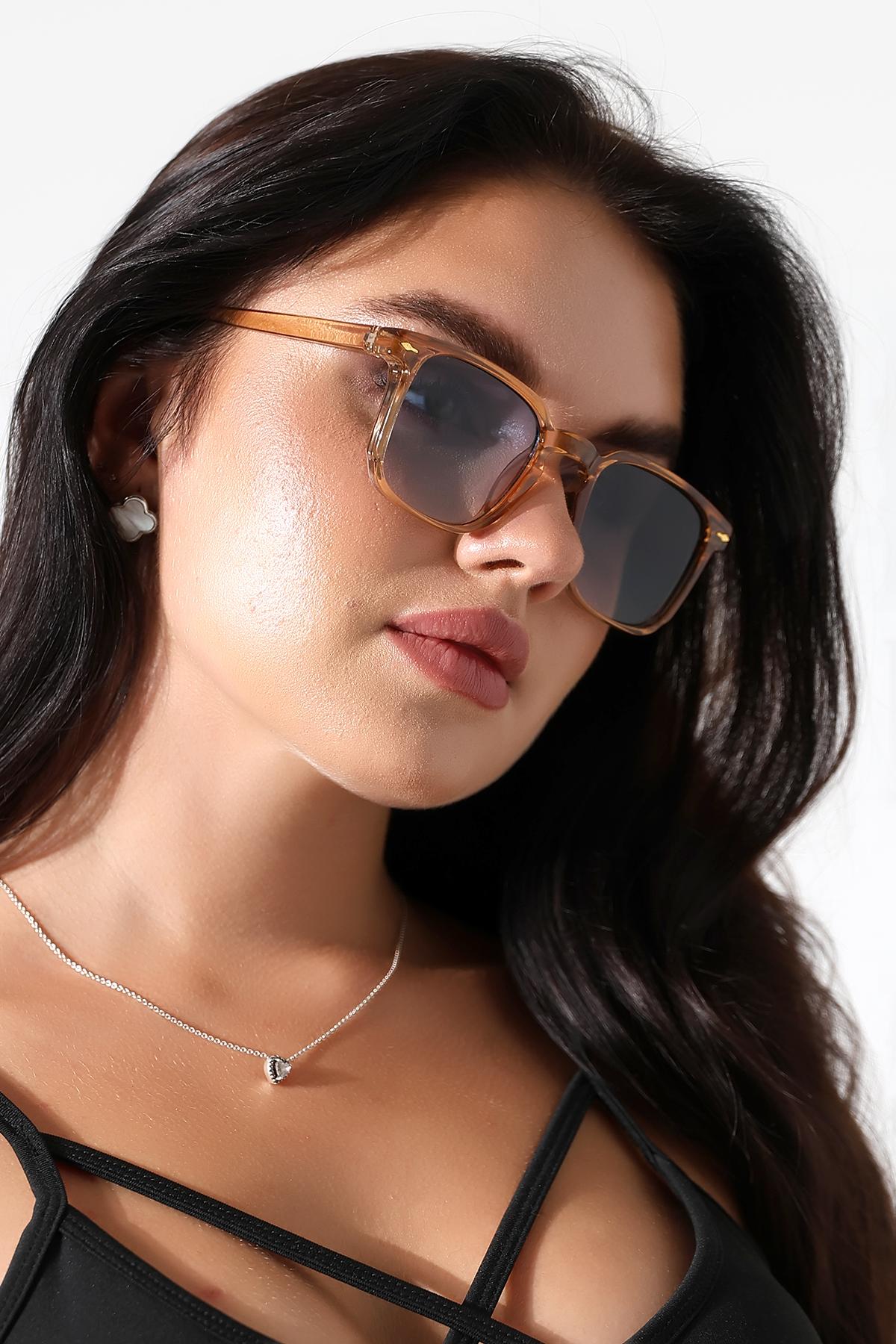 Kadın Kare Bal Rengi Degrade UV400 Güneş Gözlüğü 23043 C4 Deg