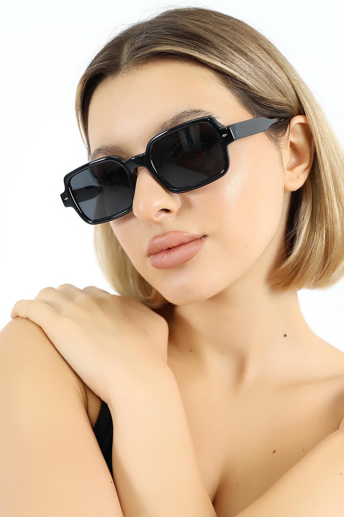 Kadın Siyah Kare UV400 Güneş Gözlüğü Aksesuarlı 25-21 C2 