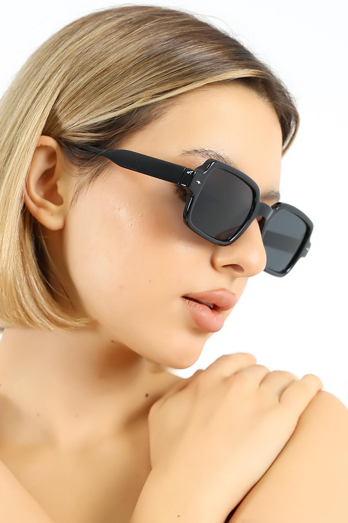 Kadın Siyah Kare UV400 Güneş Gözlüğü Aksesuarlı 25-21 C2 