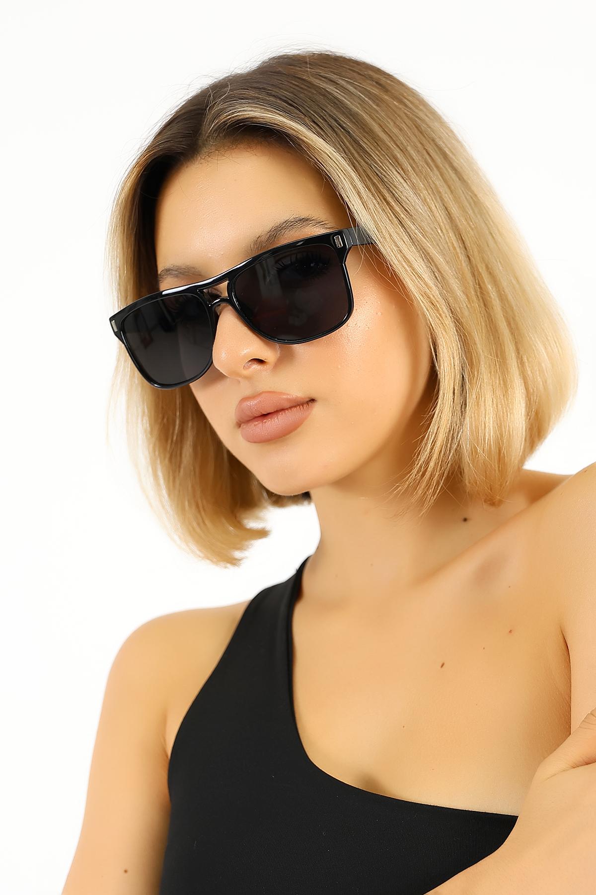 Kadın Siyah Retro UV400 Güneş Gözlüğü 25-23 C2 